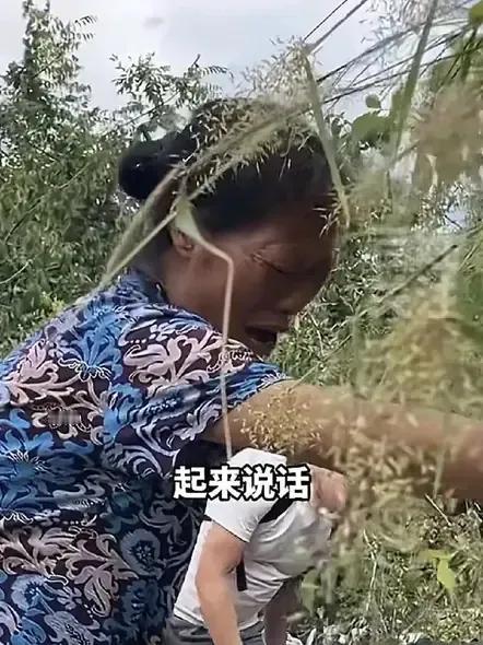 “如果大姐还能起来说说话该多好啊！”

“每次去给妞花父母上坟，三姨都哭的泣不成