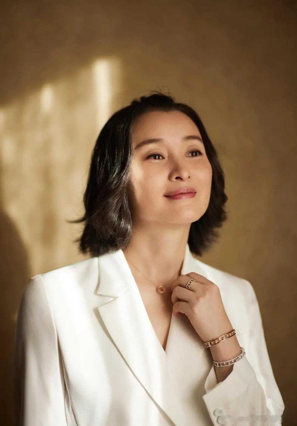 演员吴越：生活的本质是一个人活着，不要对别人有太多的期望。我们总是想找到一个能为