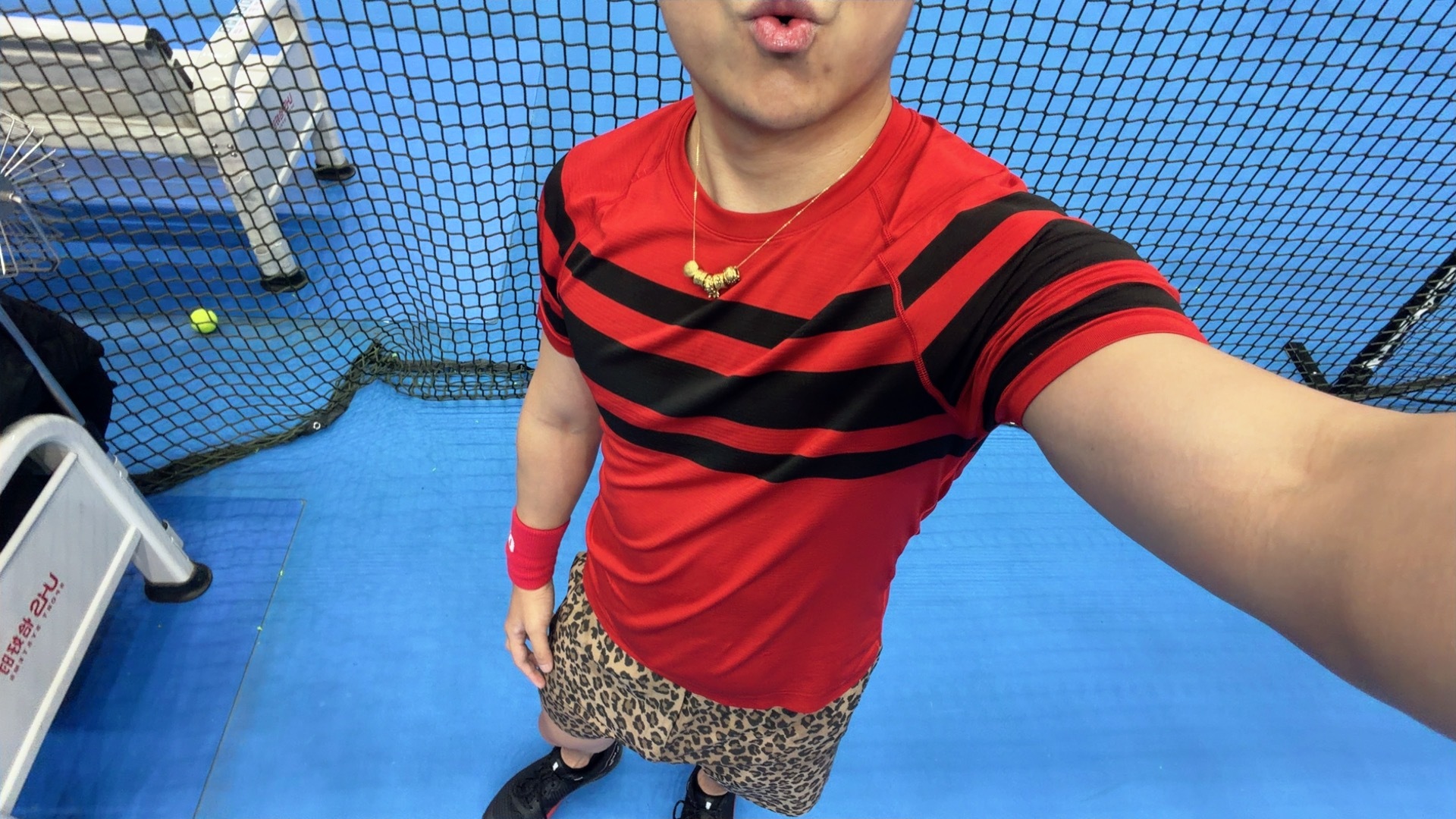 发球烂到哭泣，想剁手。 