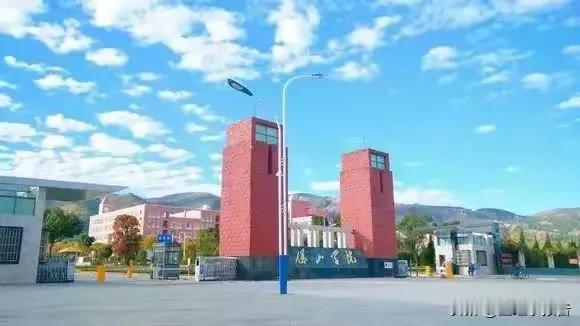 云南保山学院后勤服务公司招聘包括保安、食品安全管理员、宿舍管理员等职位，招聘岗位