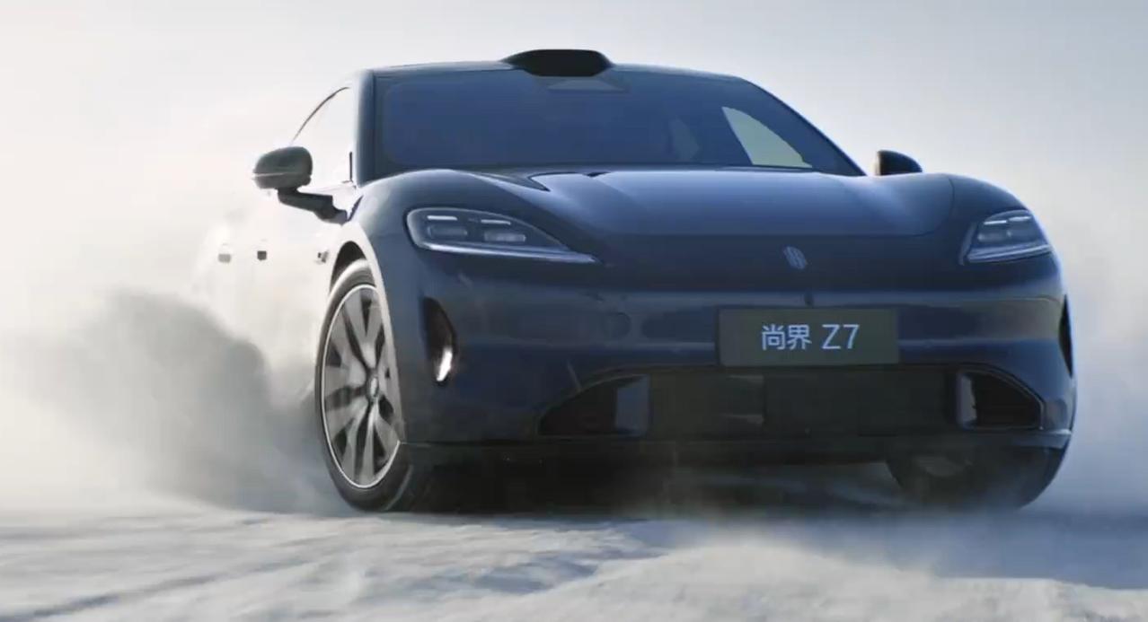 【尚界Z7实车曝光，姿态运动，灯组设计够惊艳！】前段时间网络上关于尚界Z7的讨论