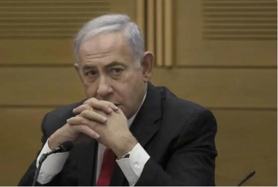 很多人将美国力挺以色列的原因归结为犹太财团控制，这种说法过于片面。美以深度绑定的