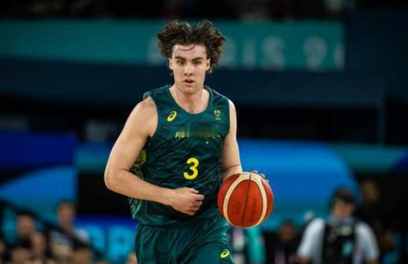 ##米尔斯化身FIBA杀神！约基奇独木难支，塞尔维亚被打懵了？
米尔斯这是吃了啥