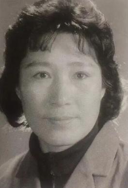 隋桂凤是长影资深电影演员、配音艺术家，1941年生于辽宁沈阳，2026年10月1
