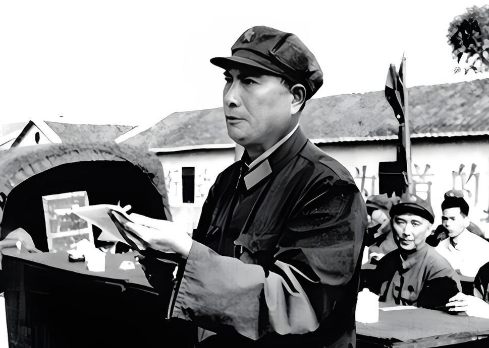 他62岁执掌济南军区，原计划回广州养老，后来却连升两级没能回去

1985年，在
