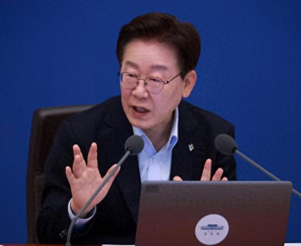 "刚坐下就要一口气干四杯烧啤""三人聚餐，我吐了十回""活得太煎熬了"——这不是