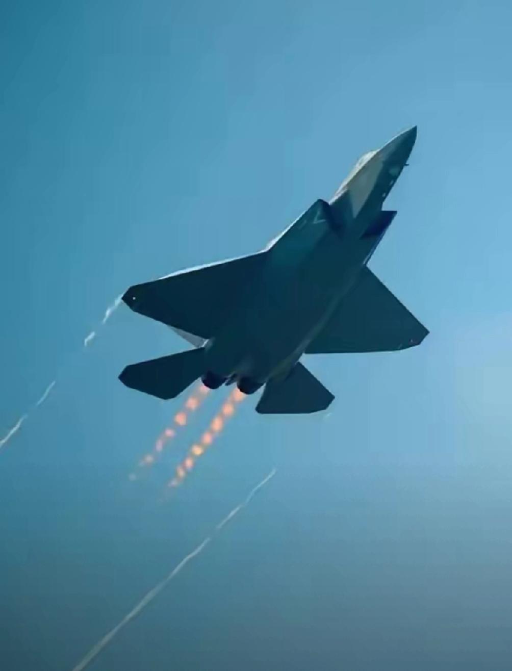 任何一个国家的四代机都可以击落中国的五代机歼20，而美国不但找到了歼20的弱点，