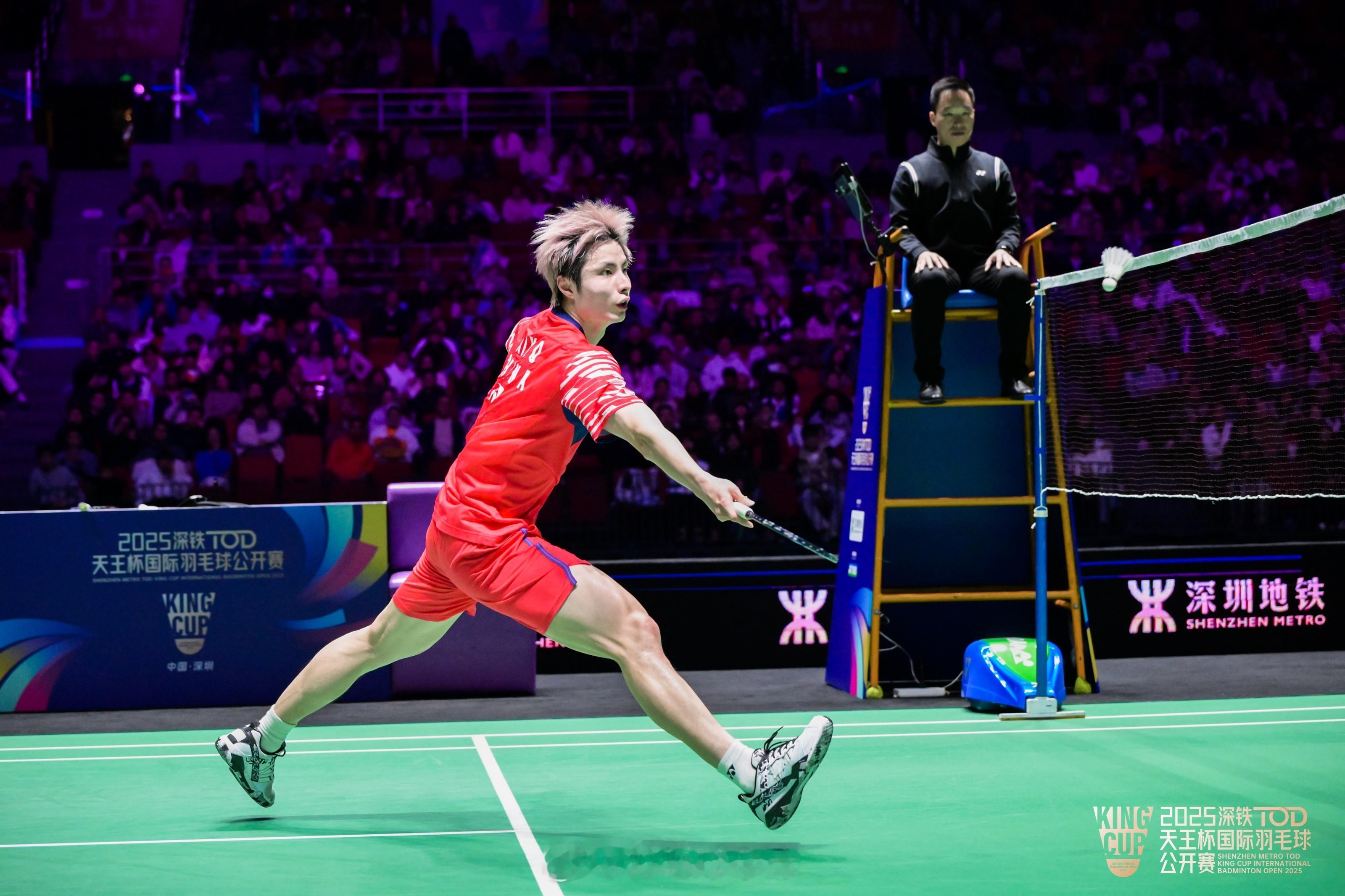天王杯1/4决赛：石宇奇 21-19、21- 15 桃田贤斗天王杯石宇奇vs桃田