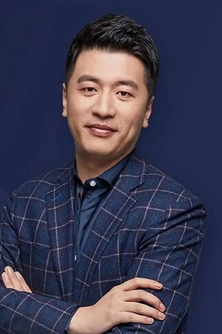 大网红张雪峰说，大学里谈了个女朋友，家里有钱，花钱都是人家出，要去我家看看，我非