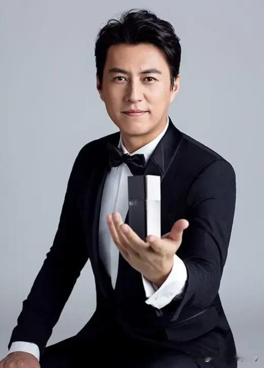 中年爱情里的智慧坚守

在繁华都市的一隅，生活着一对中年夫妻，林宇和晓晴。他们结