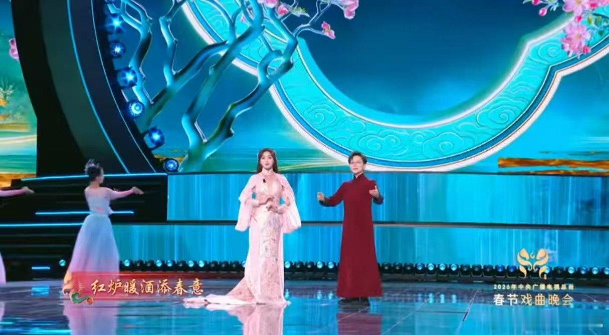 张含韵戏腔甜度拉满张含韵王珮瑜合唱京剧戏歌央视春节戏曲晚会跨界名场面诞生！张含韵