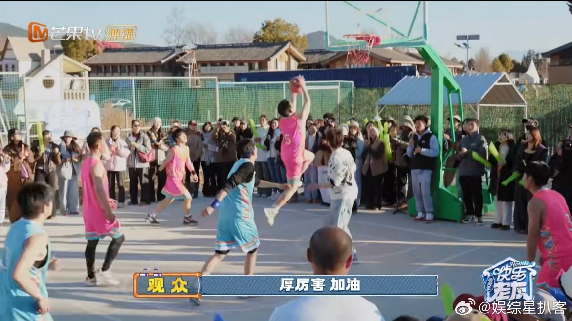 张远压哨绝杀三分球快乐老友记收官 终场前的致命一击！张远压哨三分精准命中，逆风翻