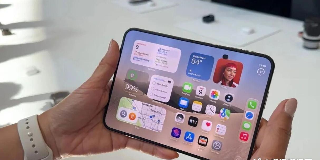 QQ今天说已适配iPhoneDuo，升到9.3.77就没黑边，微信只说积极推进，