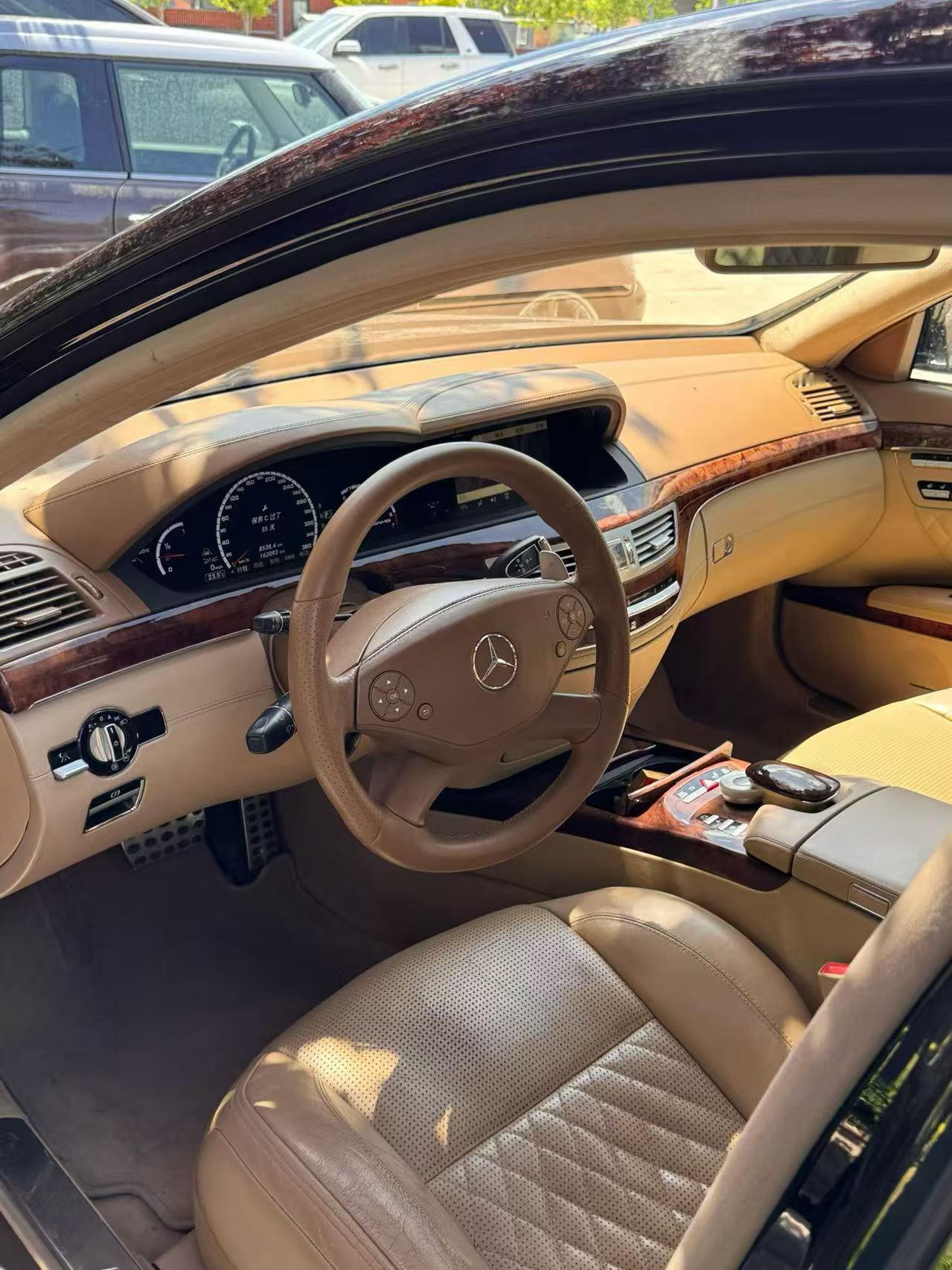 当年329.8万 购置税28.18万15年过去了 跑了16万公里你们猜现在还能值