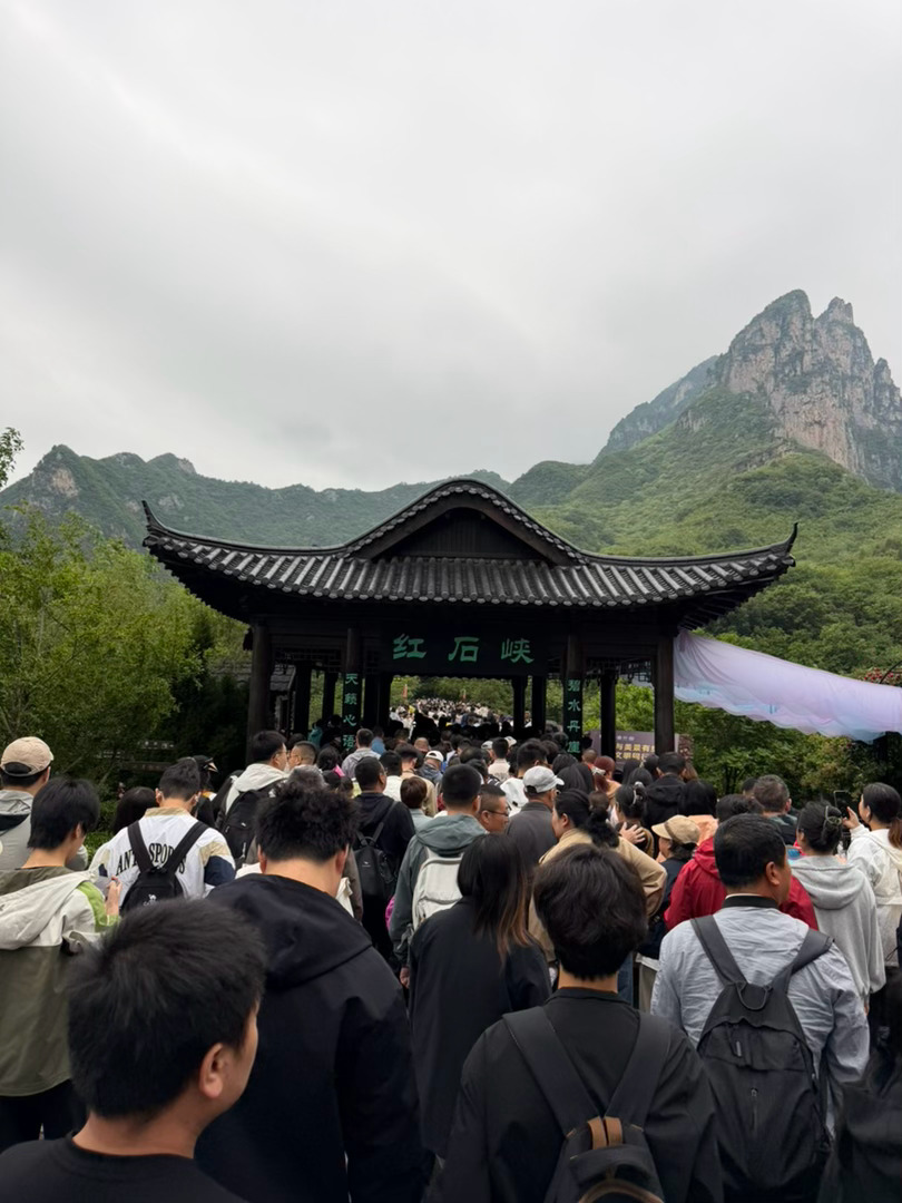 中国人旅游都这么拼，艰苦奋斗，搞啥有啥 焦作·红石峡
