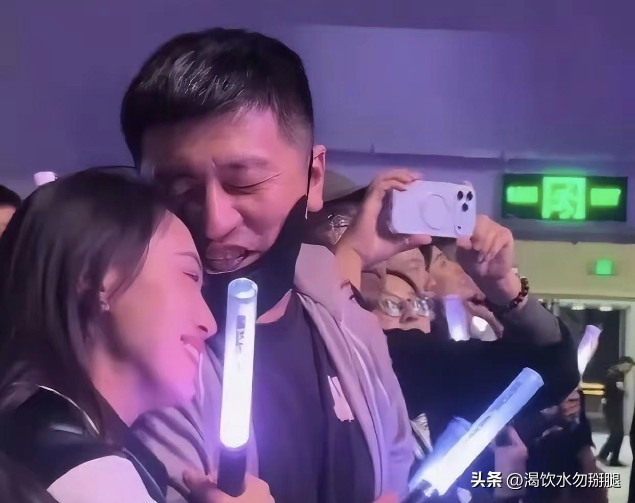 张雪峰这回演唱会风波，闹得确实有点难看了。

1. 人设崩了关键在“诚信”：大家