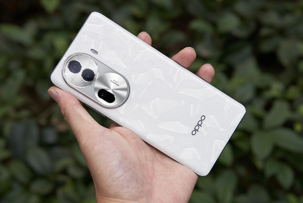 这都快2024年了，买手机还在唯参数论？讲真，跑分这些东西确实没有多大意义，厂商