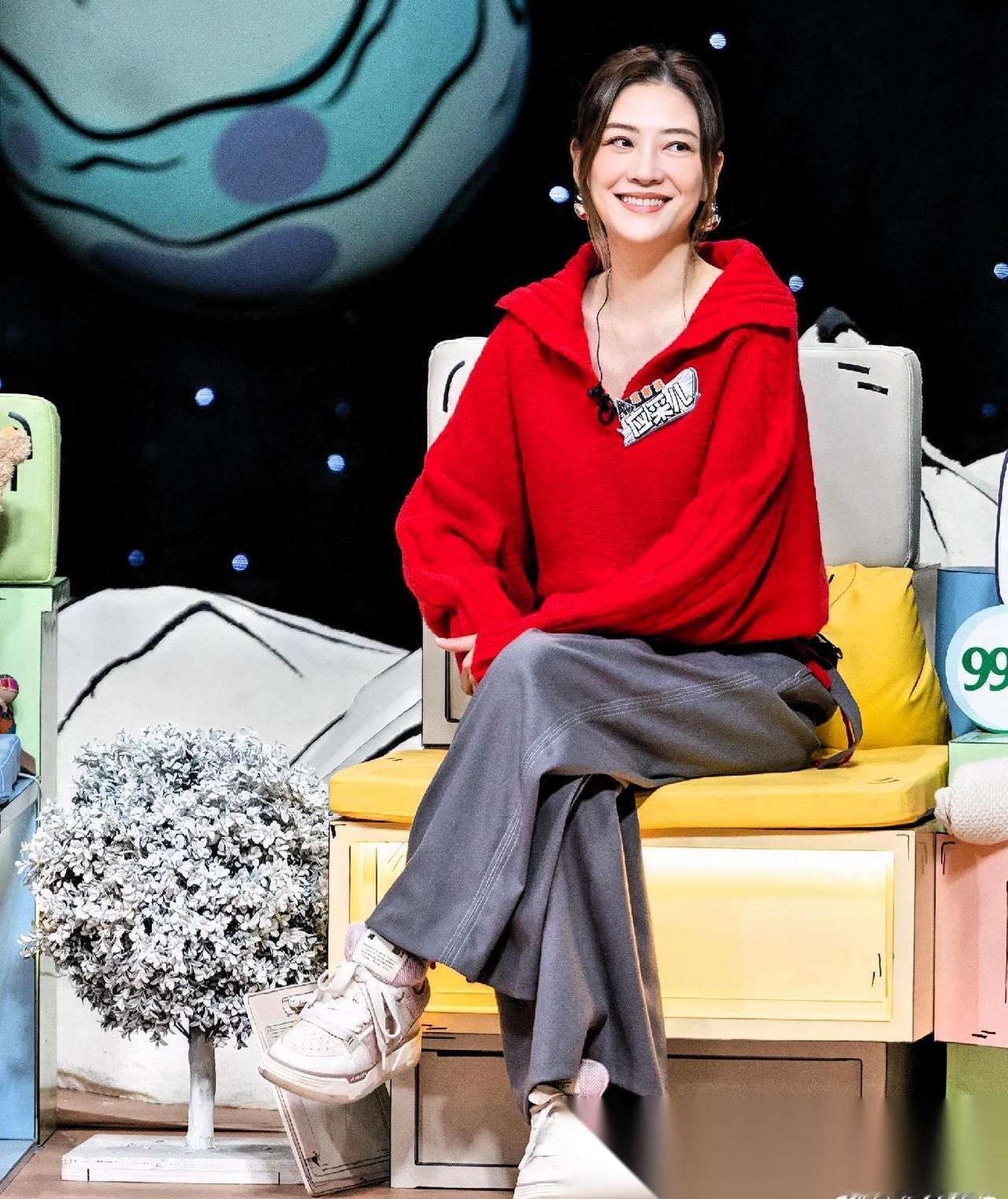 应采儿在节目里说了一句大实话：“大儿子青春期，不敢骂了。我就还有个小儿子，可以骂