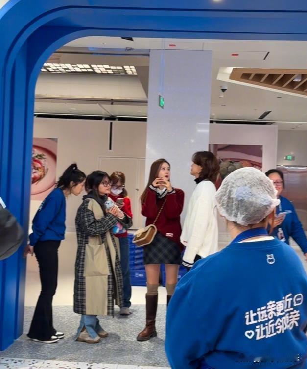 李多海和老公se7en逛超市，享受平凡生活，超级接地气！