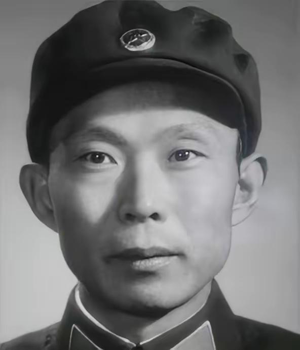 1976年10月的 北京 ，胡炜最后一次以军委办公厅主任的身份走进那间熟悉的会议