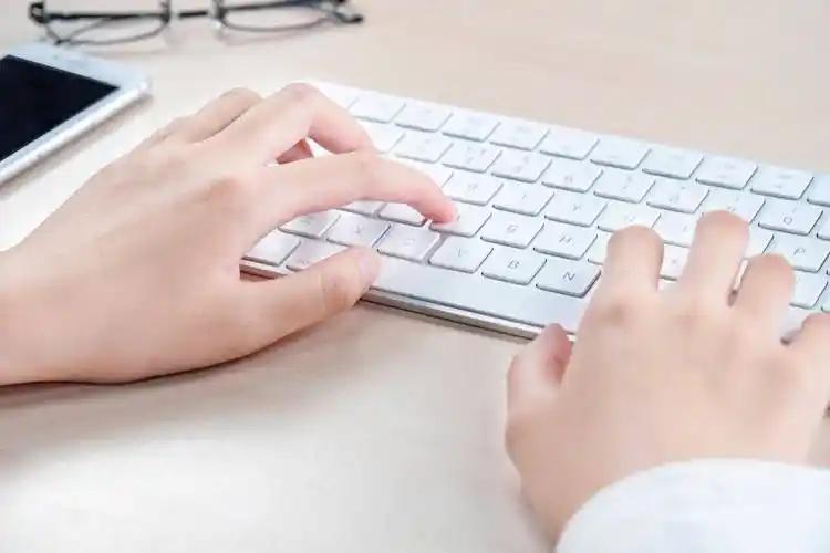 职场修行的底层逻辑
 
职场之中，人人追逐职位、权力、机遇与认可，却常常忽略：所