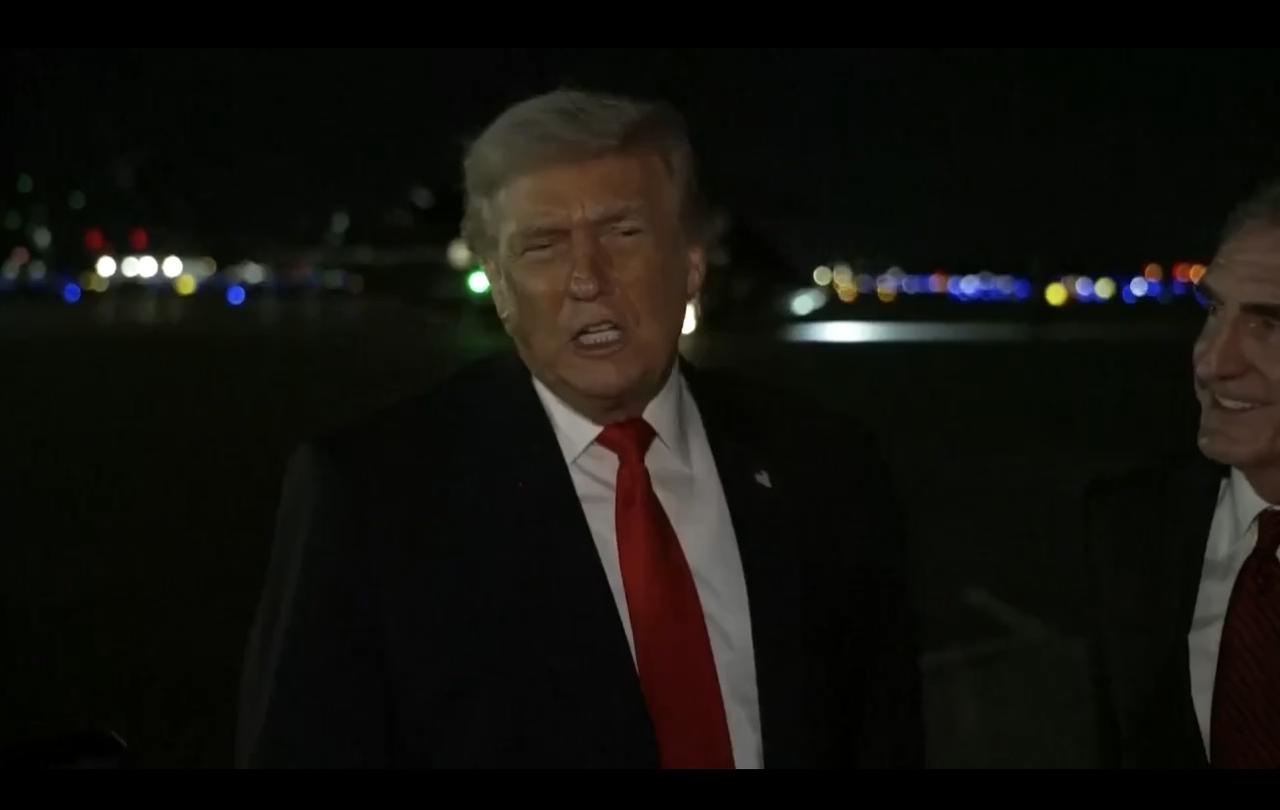 问：您是否邀请普京担任和平委员会成员？

特朗普：是的，他受邀了。

问：您对马