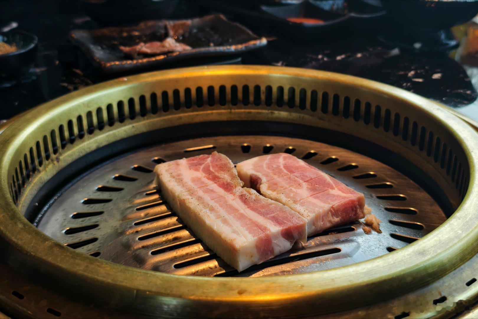 周末来万象城逛一逛，打卡这家日式烤肉，炭围 [米饭]口味：这家的味道挺好，生意也