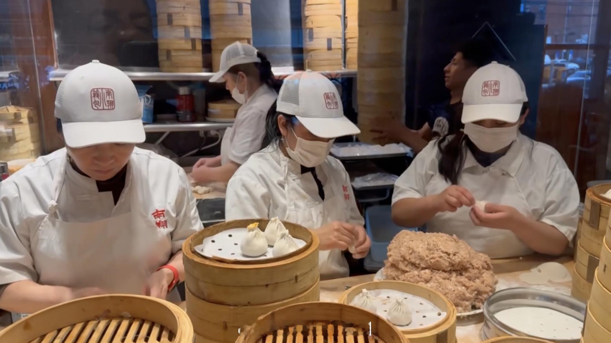 今晚SNY直播大都会的比赛中，介绍了法拉盛的南翔小笼包。mlb美职棒大联盟