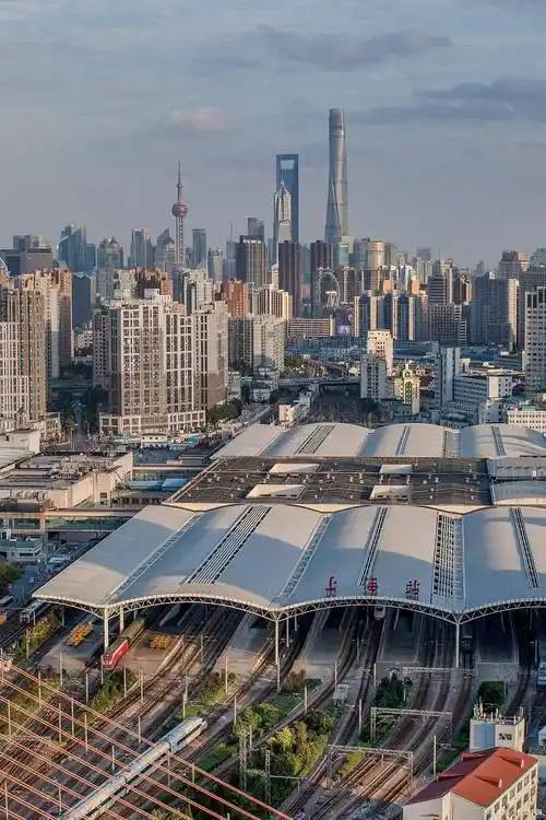 深圳福田口岸给我留下的印象那叫一个深刻。这里人来人往，热闹非凡，每天都有大量旅客