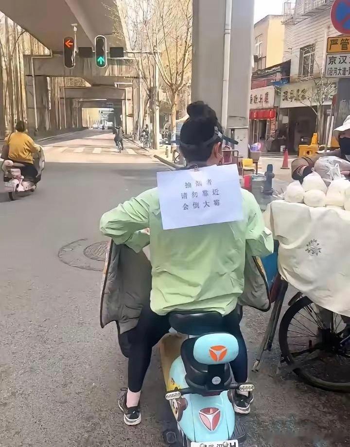 她为什么要怎样写？你们知道吗？ 