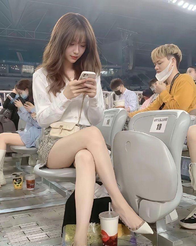 都说女明星漂亮，我看这位小姐姐，真不输她们。

360°无死角，颜值能打，身材有