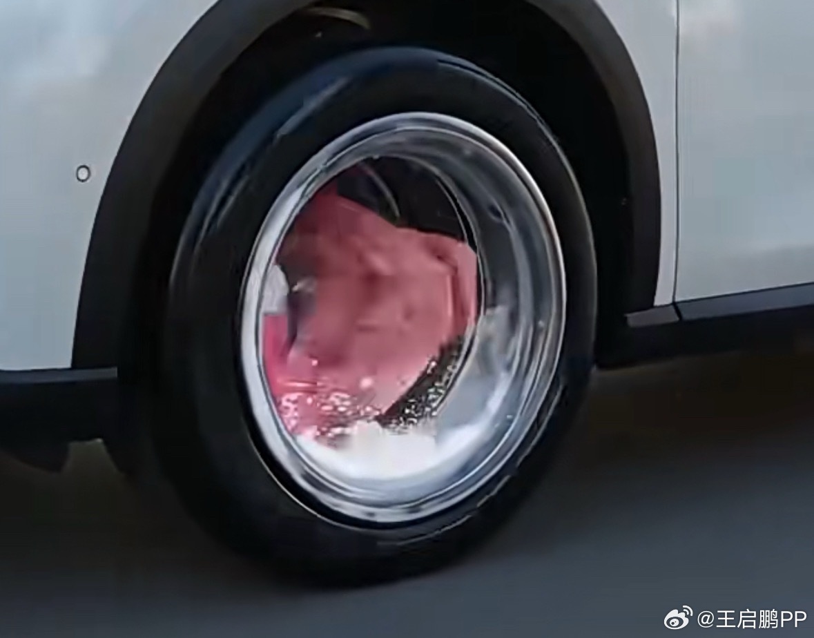 冰箱彩电大沙发，接下来就是洗衣机？（图是AI出来的，但据说真有车企再做车载洗衣的
