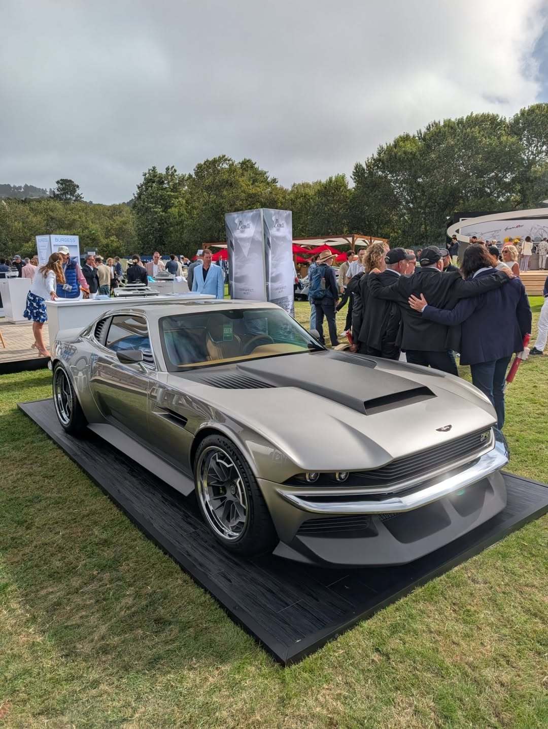 一天一张文艺照[超话] 1971 Aston Martin DBS Restom