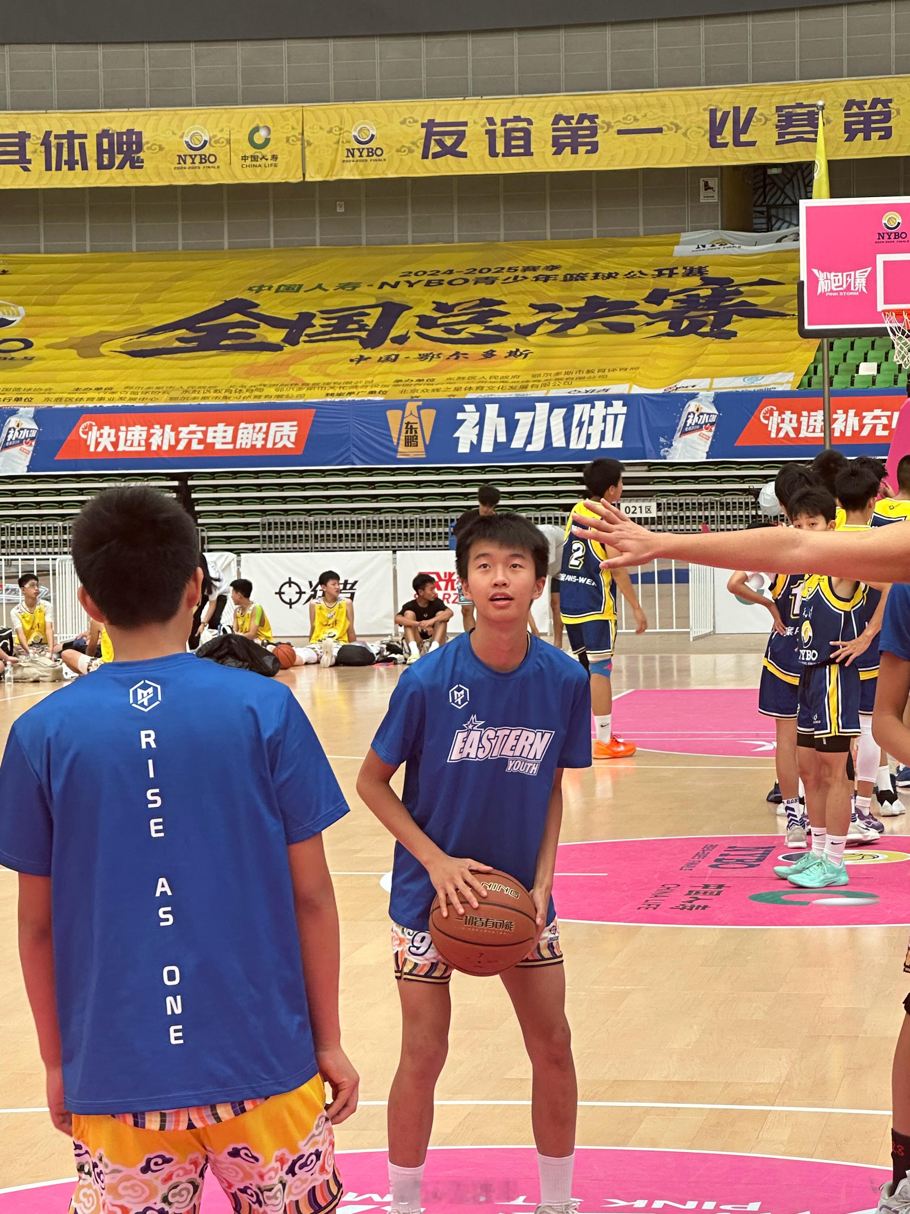 马上看看香港东方篮球俱乐部的表现，这是一场U14的半决赛。nybo全国总决赛小麦
