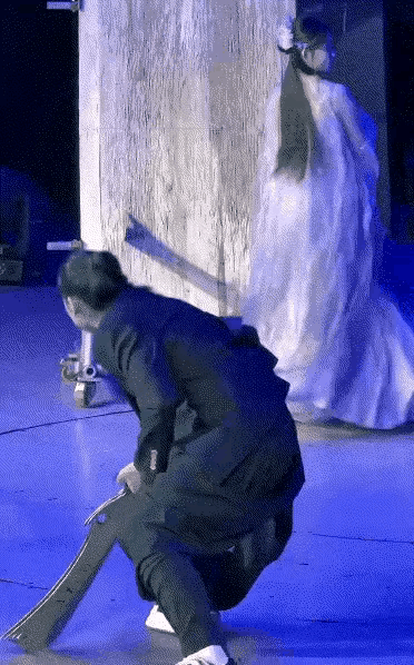 这个节目能不能成功，全靠美女躲避及不及时