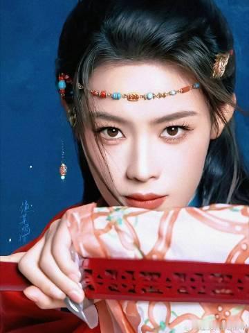 陈丽君白墙黛瓦掩深意陈丽君新歌剑问长生上线陈丽君新歌上线 一首歌，一座江湖。陈丽