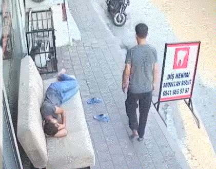 网友:他是不是要钱呢？