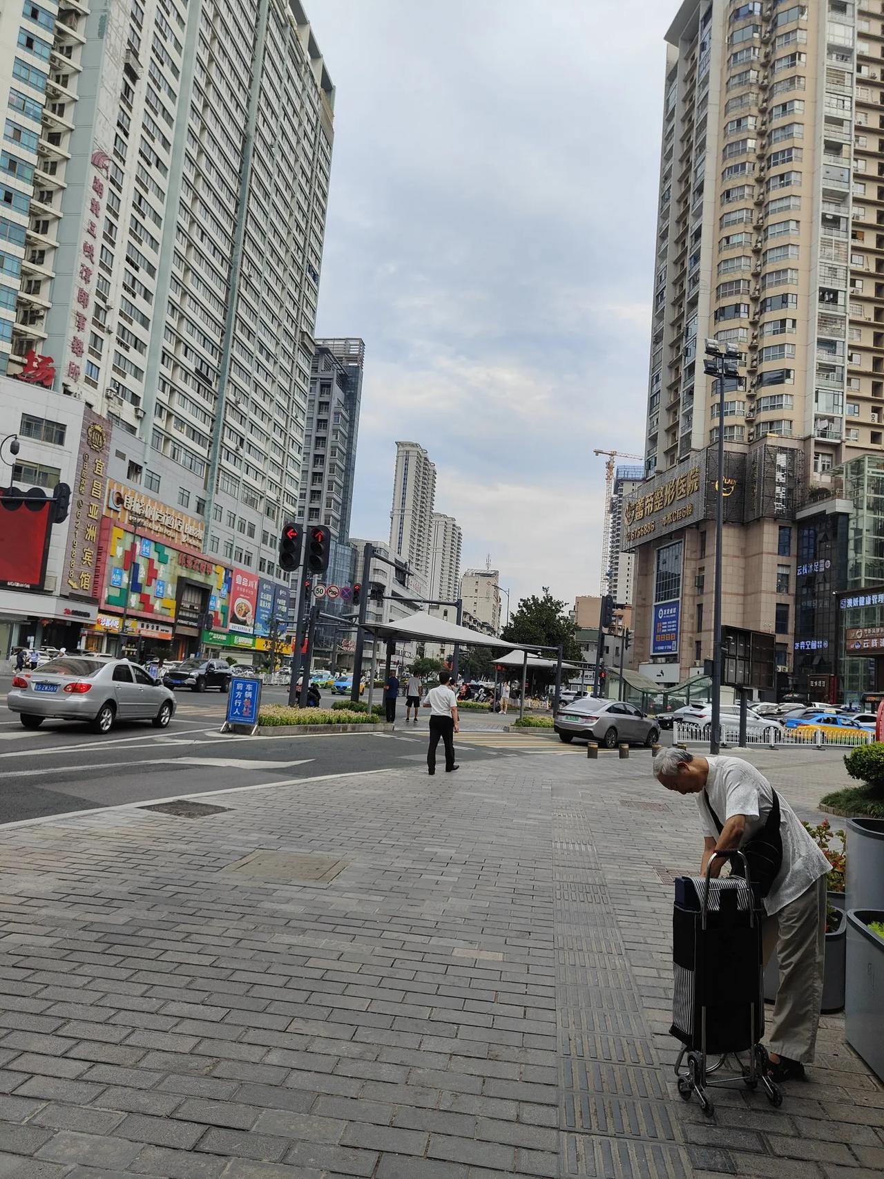街头拾掇#分享一张最近随手拍的照片#