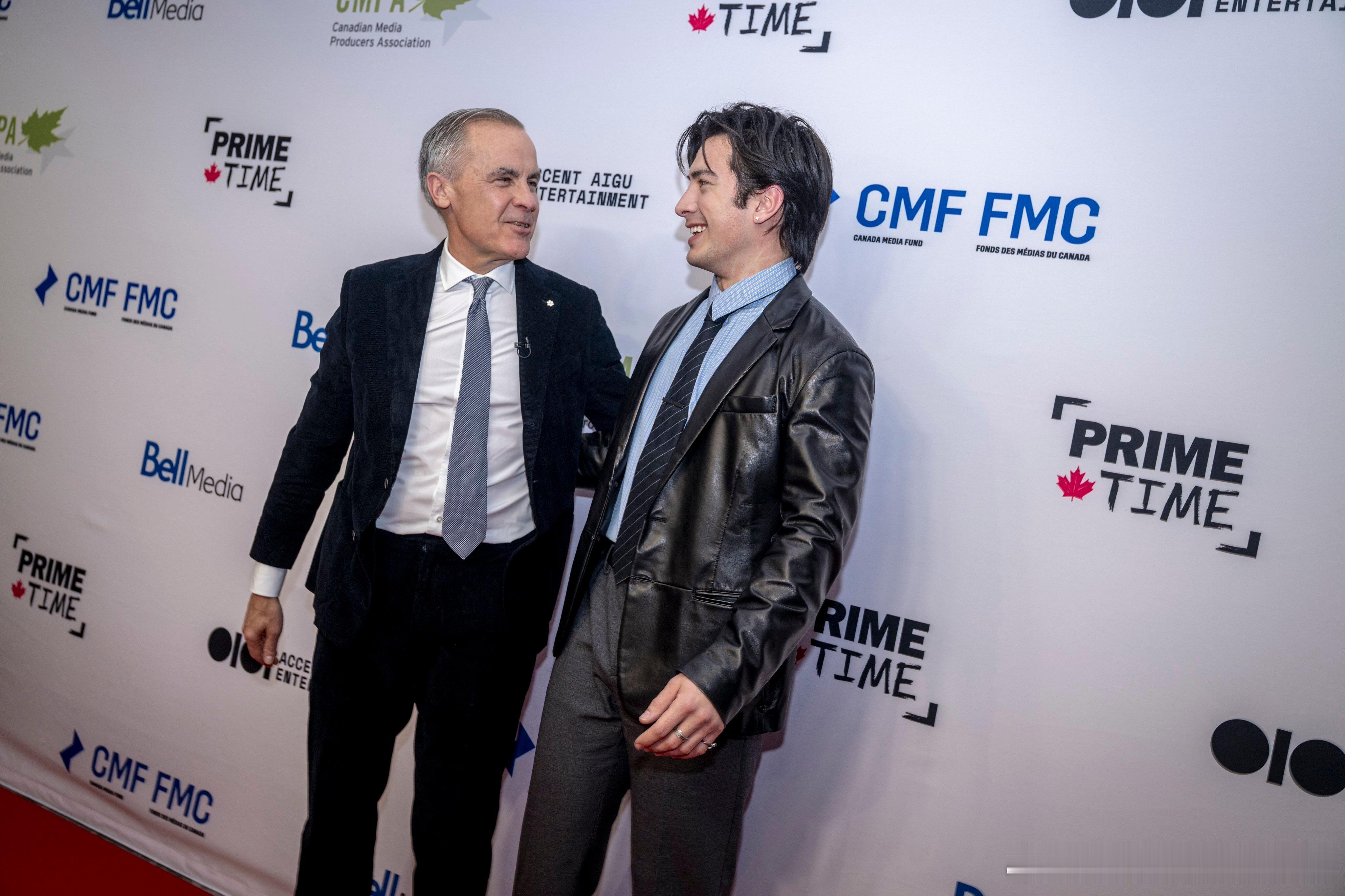 《巅峰对决》Hudson和加拿大总理，甚至还是总理要求抱腿拍照的 跨年电影愿