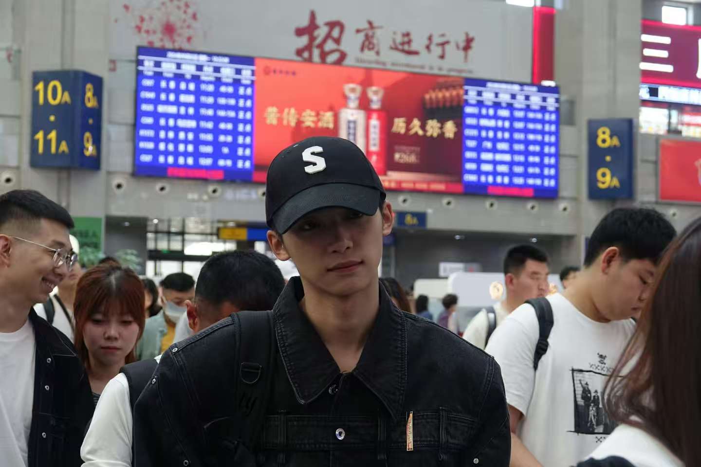 淘的ccd里有梓渝的照片难以复刻的宿命感故事上演，粉丝在二手平台淘 CCD 收获