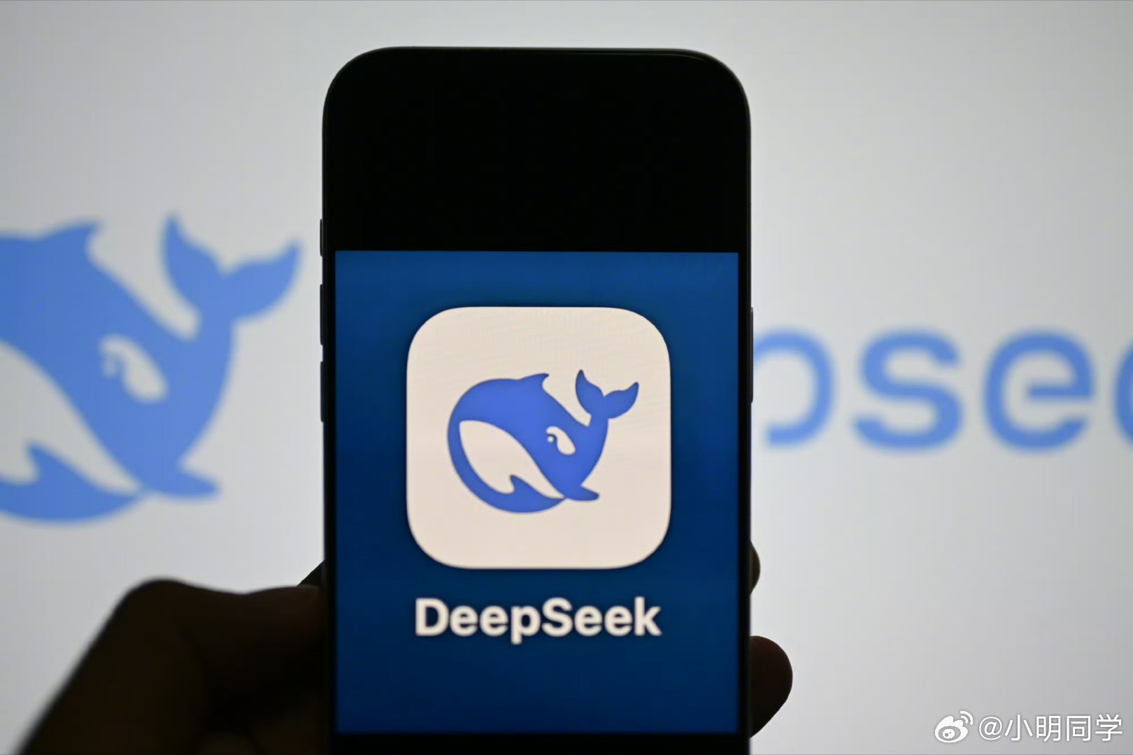 DeepSeek计划大幅涨价 之前DeepSeek靠着低价卷翻同行，不少中小模型