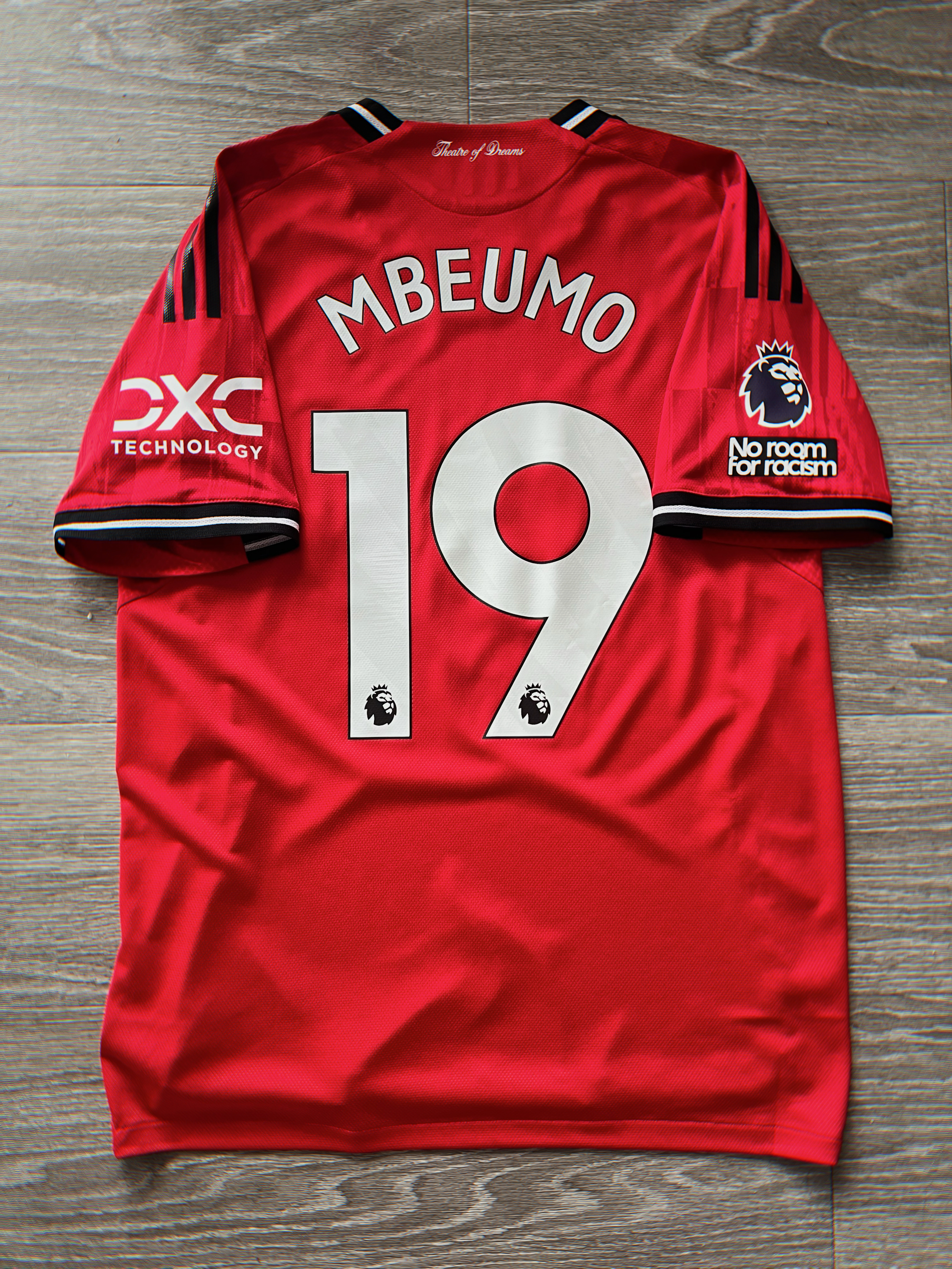 🔴昨天买了姆伯莫主场球衣，看着就高兴✊🏼非常期待周末的比赛，最近内心有一种“