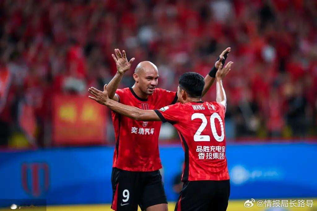 成都蓉城主场2-1力克辽宁铁人！费利佩+韦林顿连场破门，蓉城积51分领先14分，