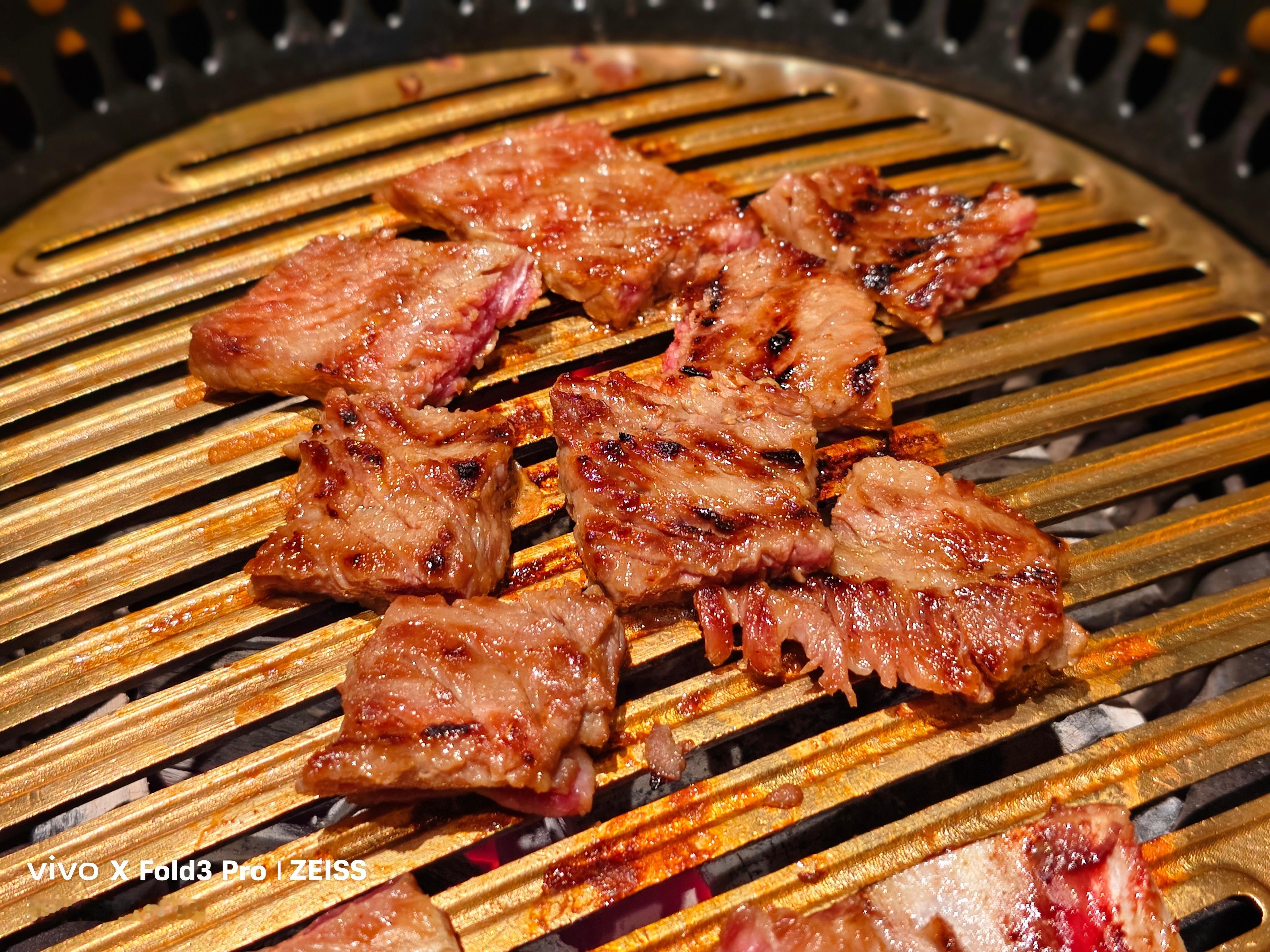 在韩国吃了顿巨贵的烤肉，当时忘了发了今天特意补上反击一下[酷][酷][酷][酷]