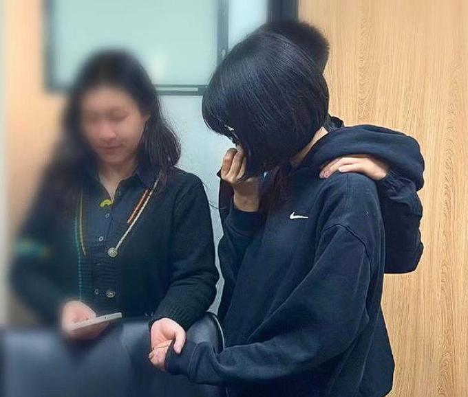 浙江宁波，一18岁少女向当地媒体反映，自己在宁波一乐培机构工作时，多次遭受老板性