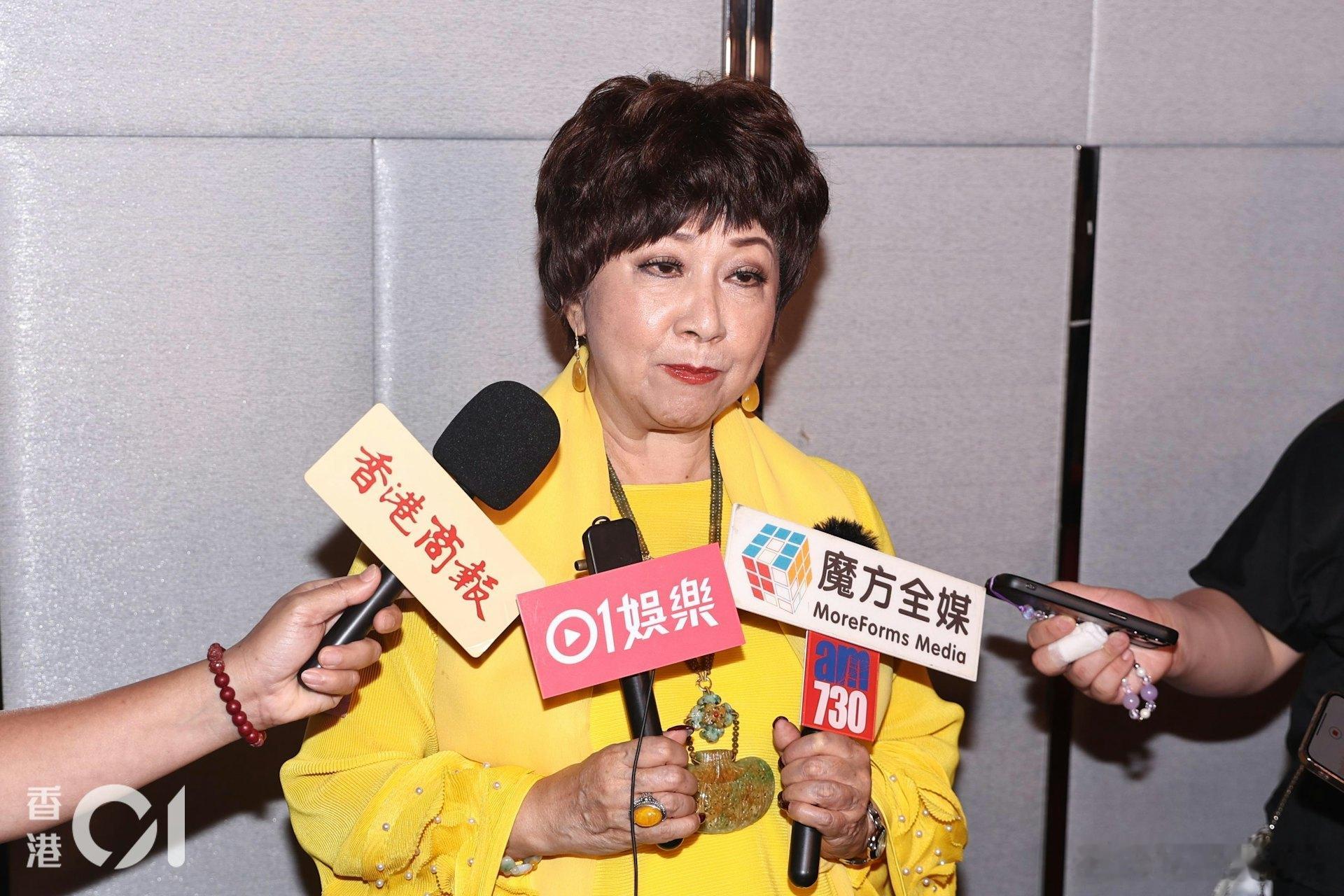 鍾景輝逝世｜薛家燕強忍淚水 聽聞安詳離世：可能係佢嘅福氣.  資深藝人鍾景輝今日