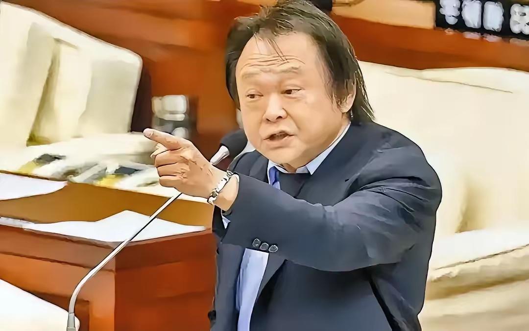 民进党立委王世坚叫嚣说，“他们可以把我们列为说是台独首恶分子，那我们也可以列他们