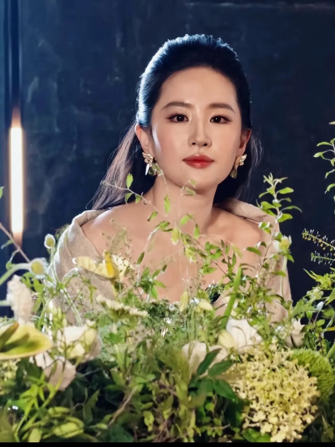 刘亦菲鼻基底太会长了虽然我也觉得刘亦菲的鼻基底绝了，但网上那个“在等一个流行鼻基