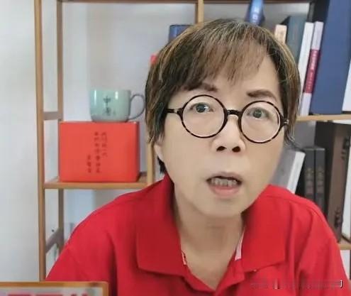 这一次，黄智贤把舆论炮火，直接对准了傅崐萁夫妇。
她在节目里直言，花莲长达十七年