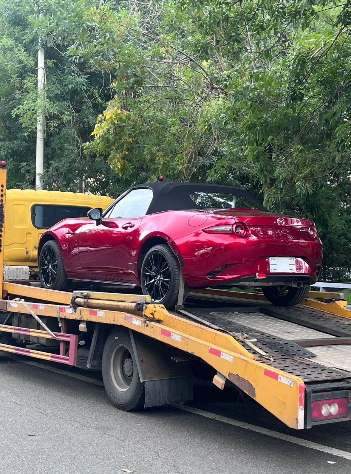 红色MX-5 安排交付这应该是最近几个月，最便宜的一台MX-5了没有之一，恭喜客